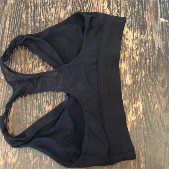 Sports bra with cross front, cross back Size M - Picture 2 of 2